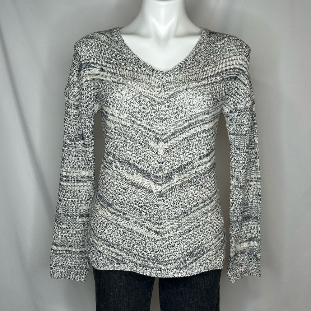Pink Rose Lightweight Heather Knit Long Sleeve V-Neck Sweater, Medium